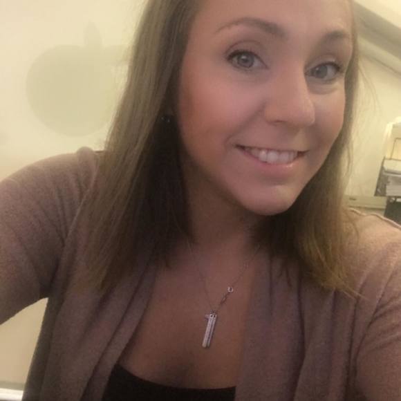 Meet your Posher, Stephanie - Picture 1 of 1